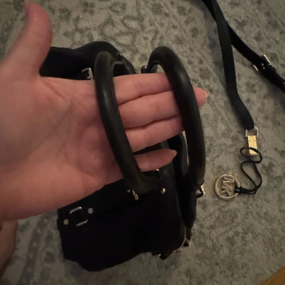 Michael Kors Black Leather Bedford Satchel Bag - Picture 9 of 11